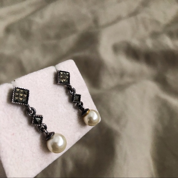 Bundle Item: Dangly Pearl Earrings - Picture 2 of 3